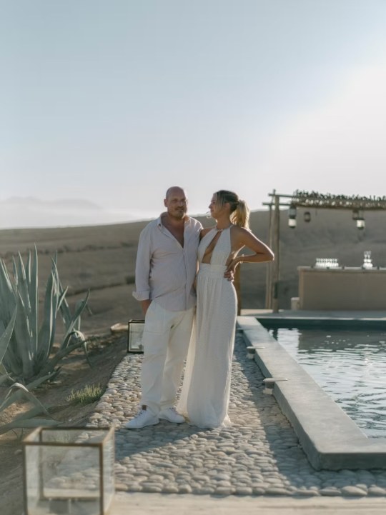 Agafay desert vow renewal couple pool Couple celebrating their vow renewal by the pool at an Agafay desert camp